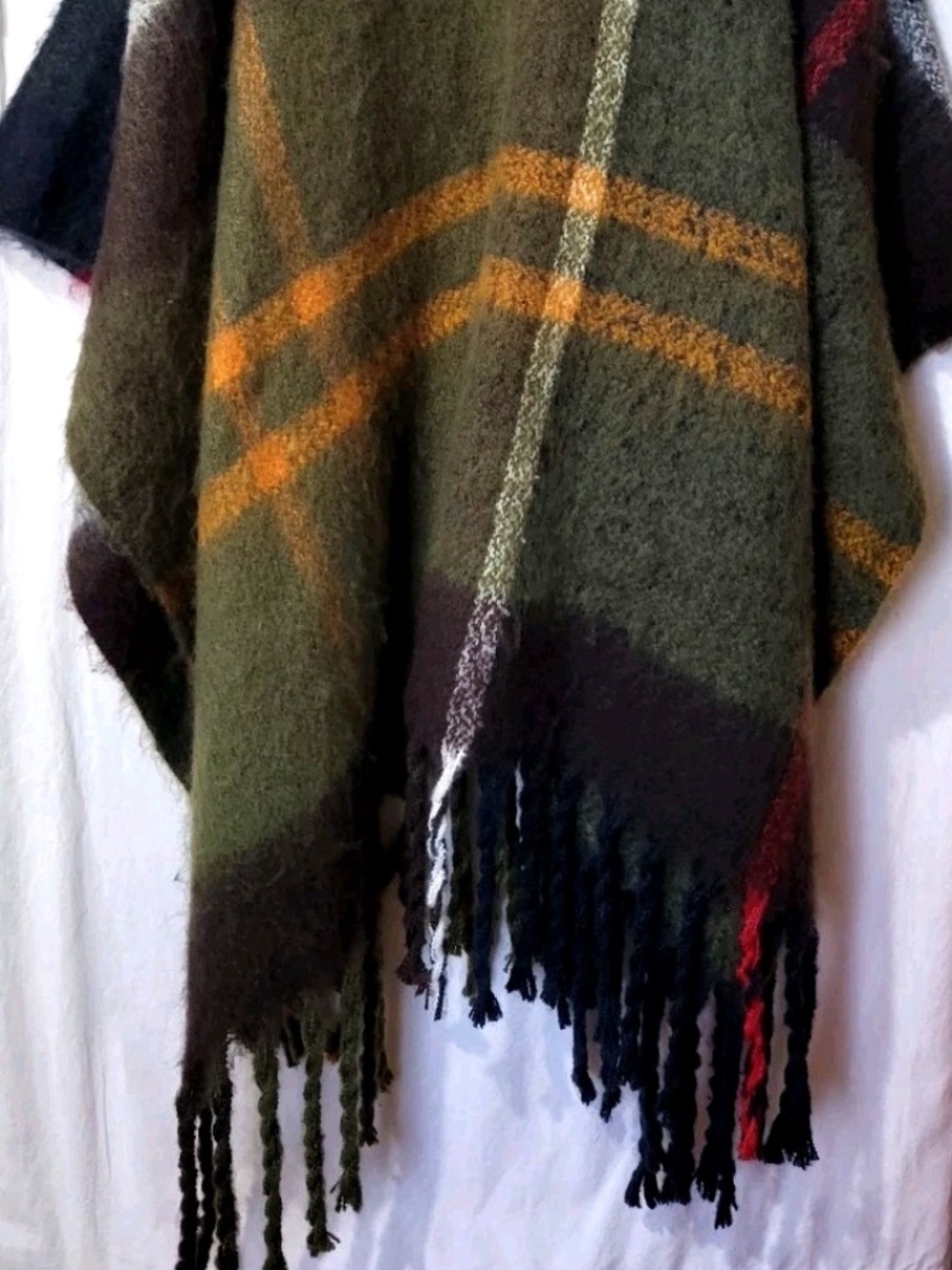 Unworn Barbour Isla Boucle Serape in Tartan Multi - Picture 9 of 9
